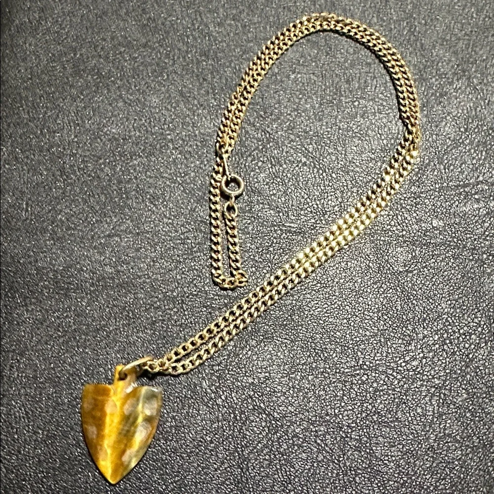 Avon 1981 Tiger Eye Arrowhead Gold Tone 20” Men’s Necklace